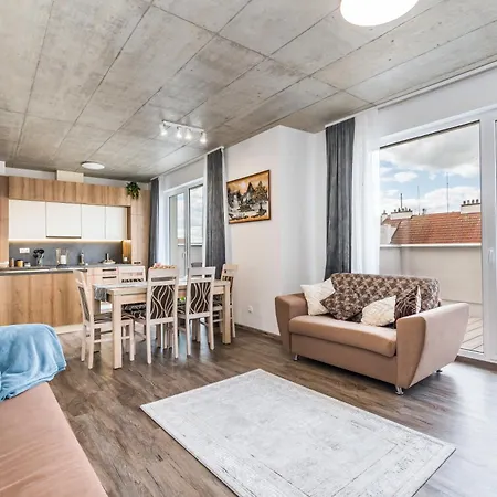 Perla Hradce 401 Appartamento *