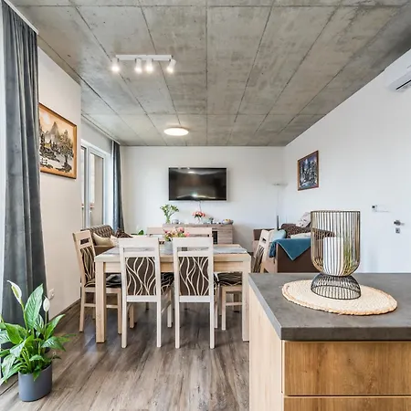 Perla Hradce 401 Appartamento *