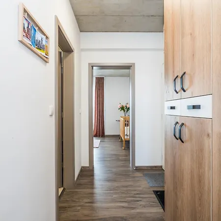 Perla Hradce 401 Appartamento *